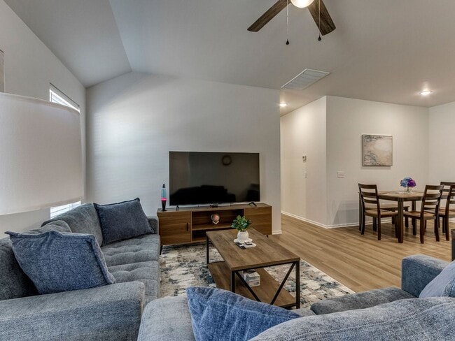 Photo - Cozy 3-Bed Retreat in Yukon - Fully Furnished & All Utilities Included