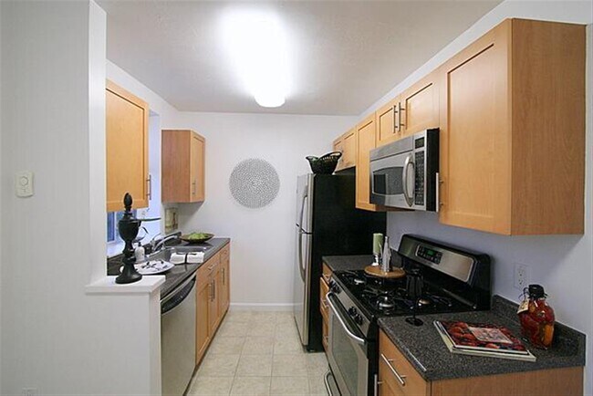 Photo - Brattle Arms Apartments