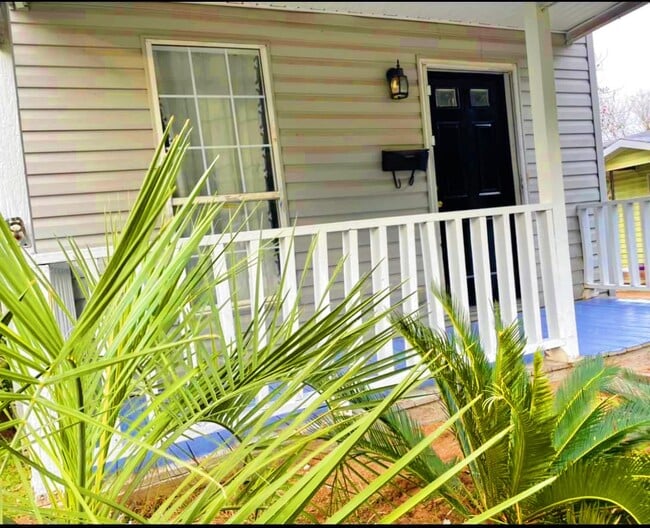 Photo - 2327 Gardner St