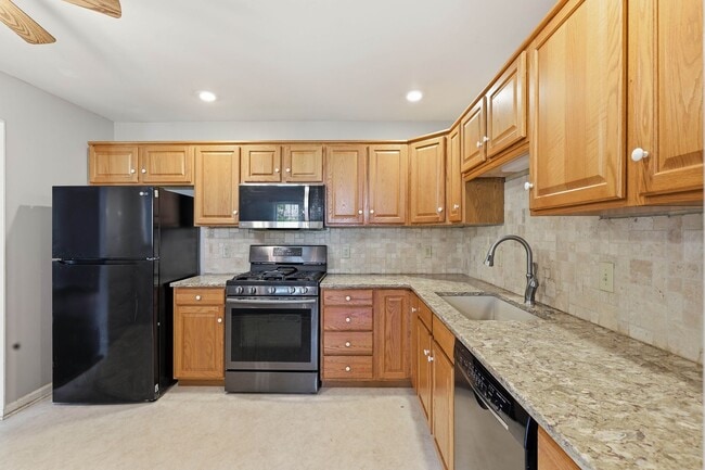 Photo - 472 Hillside Dr