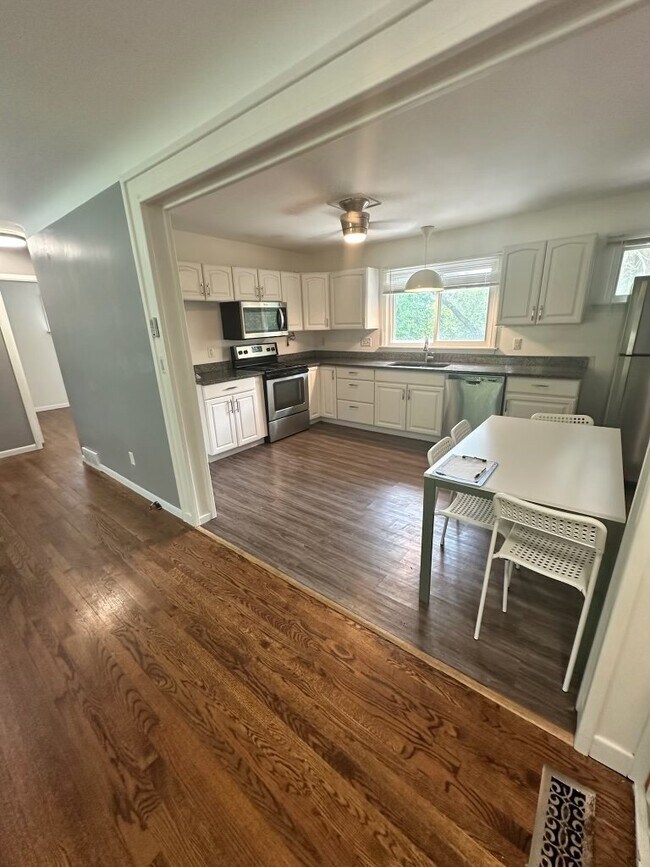 Photo - 2130-2132 Washtenaw Ave Unit 2132