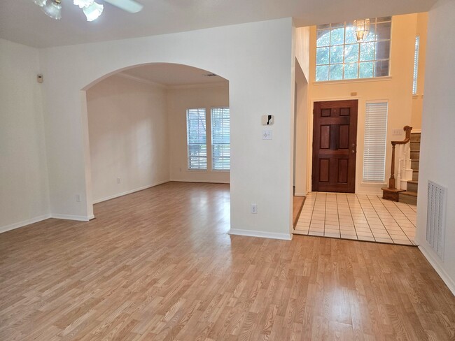 Photo - 1611 Monvale Ln