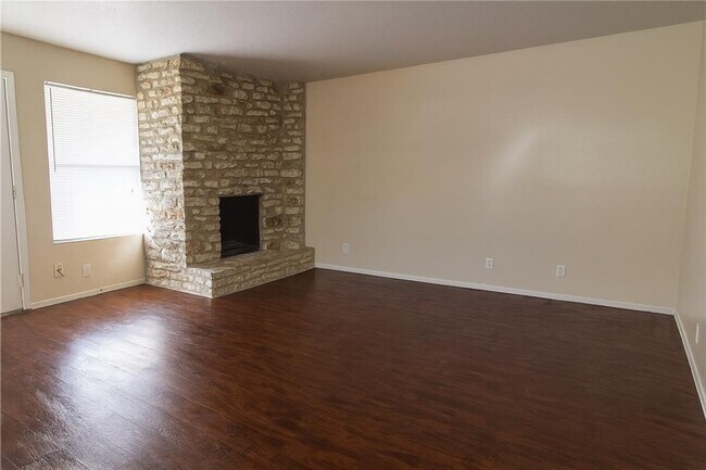 Photo - 903 Taulbee Ln