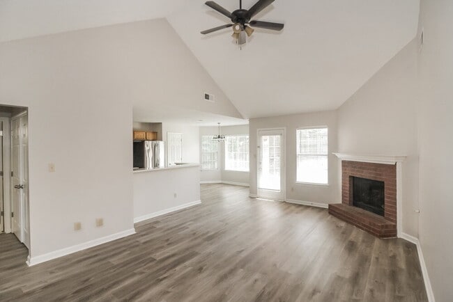 Photo - 6987 Country Walk Dr