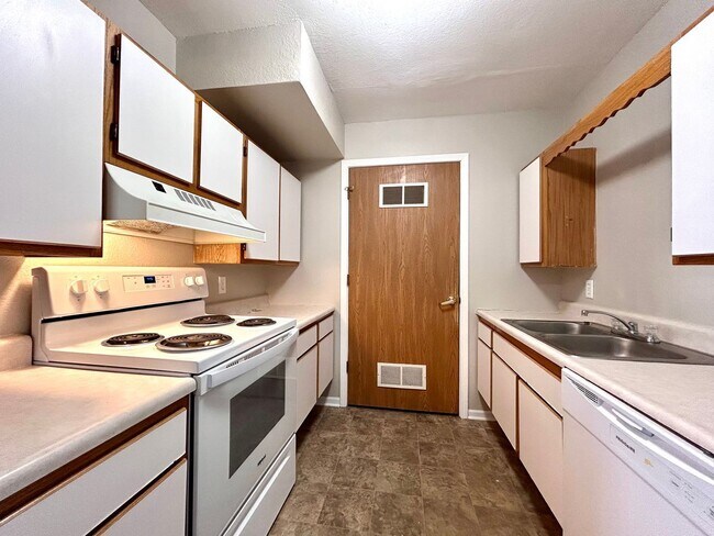 Building Photo - 585 W Randall St Unit 103