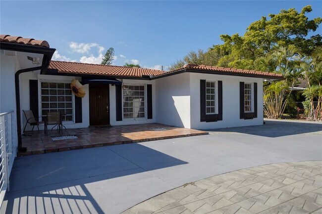 Photo - 641 SW 8th Ave Unidad Front