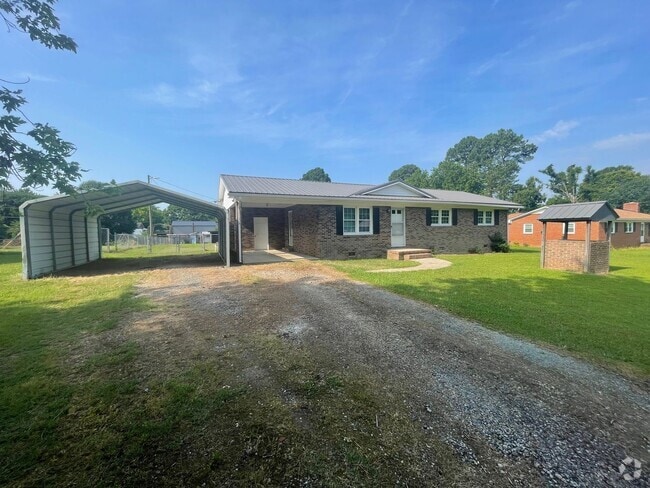 Building Photo - Welcome to this charming 3-bedroom, 2-bath... Rental