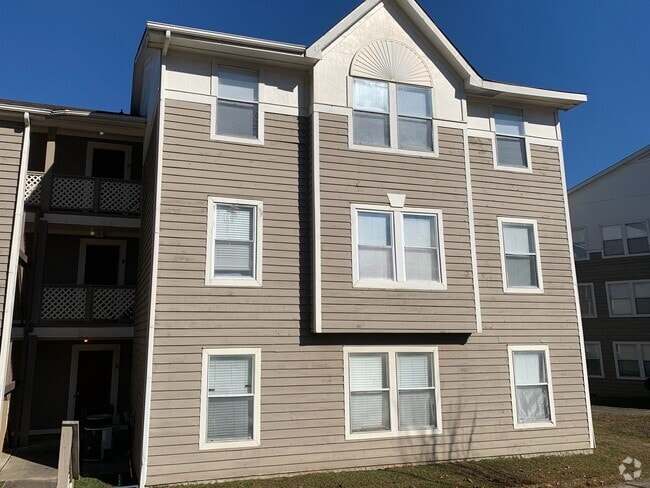 Building Photo - 1014-4 Woodcreek Drive~Fayetteville NC Rental