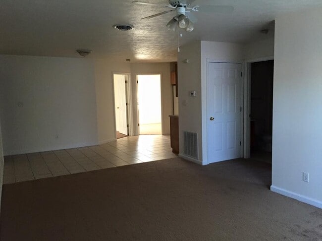 1503 Colin Bradley Dr Unidad B