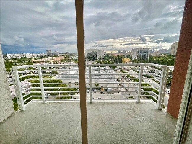 18800 NE 29th Ave Unit 1004