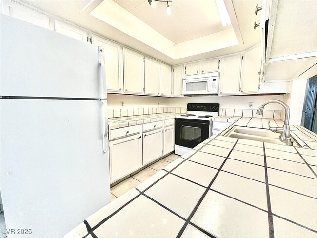 Building Photo - 5086 Jeffreys St Unit 201