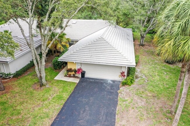 243 Southampton Ln