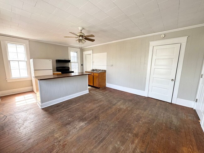 Photo - 207 E Burgess St Unit B