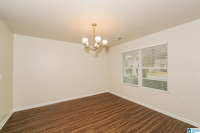 Photo - 180 Belmont Way