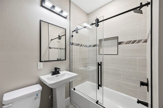 Photo - 5949 Collingsworth St
