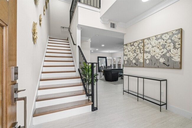 Photo - 1037 Town Pl St