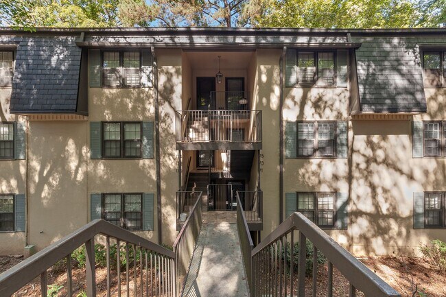 Building Photo - Spacious 2/2 Condo w/ Great Roommate Setup!