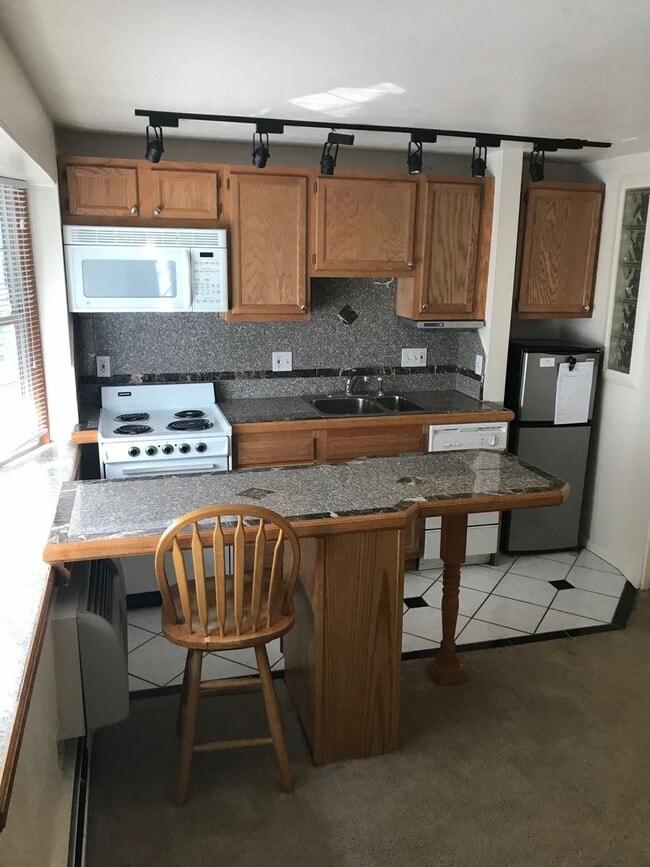 Building Photo - FIRST FLOOR 1 BD in PERFECT SoBo location ... Unit 680-111