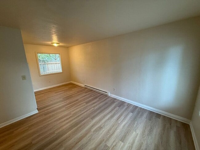Photo - 1574 Bellevue St SE