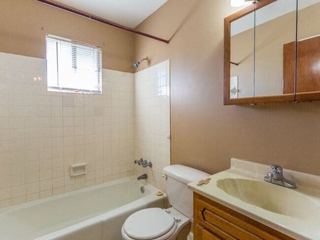 Photo - 4904 Saddlebrook Ln Unit 4