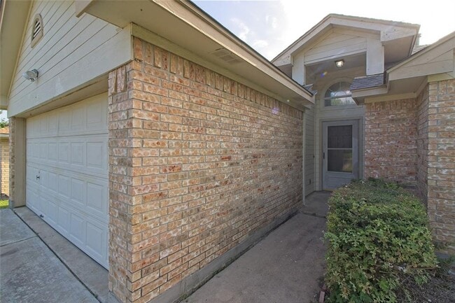 Photo - 300 Caladium Ct