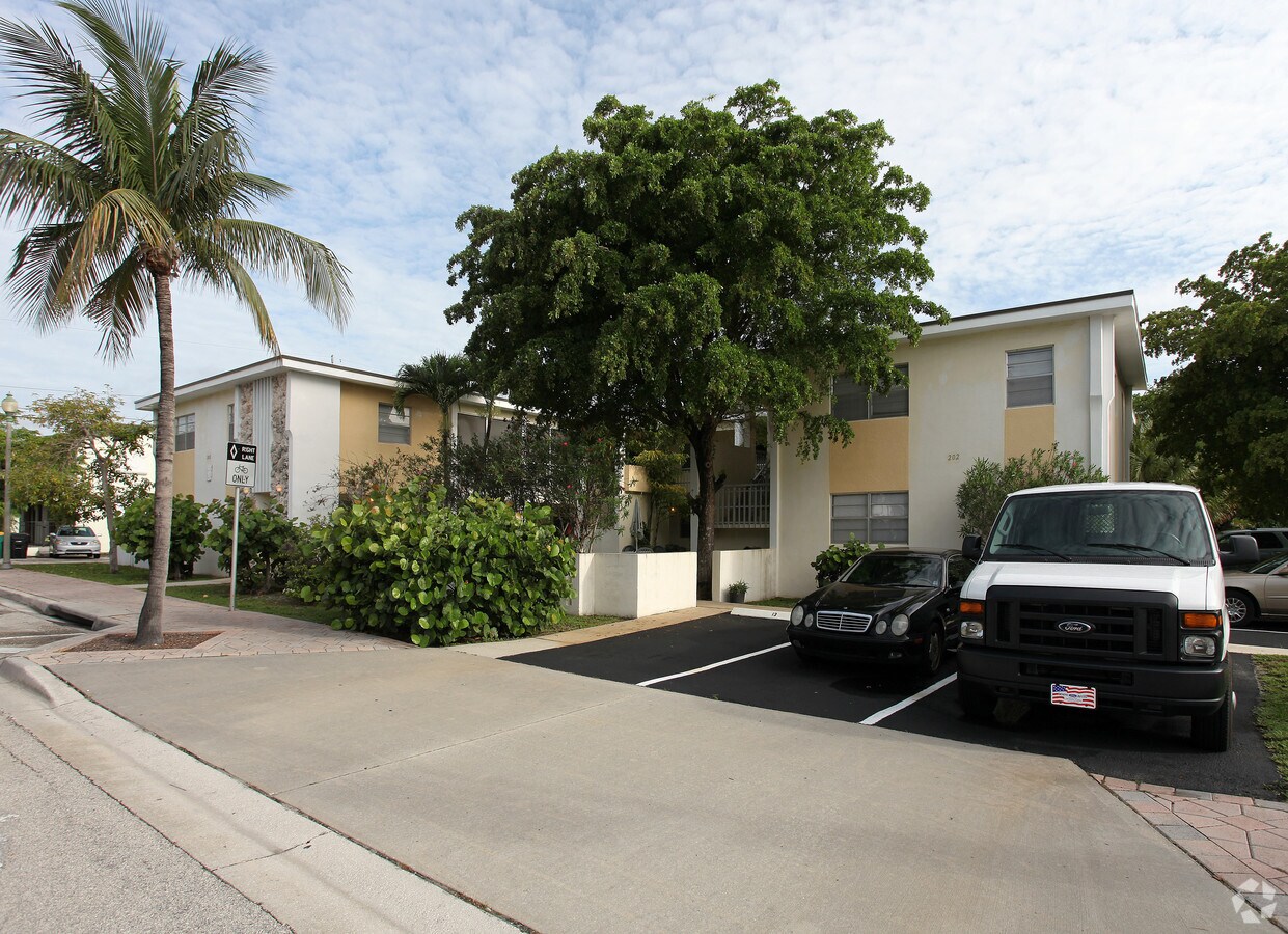 Lucerne Ave Apts - Lucerne Ave Apts