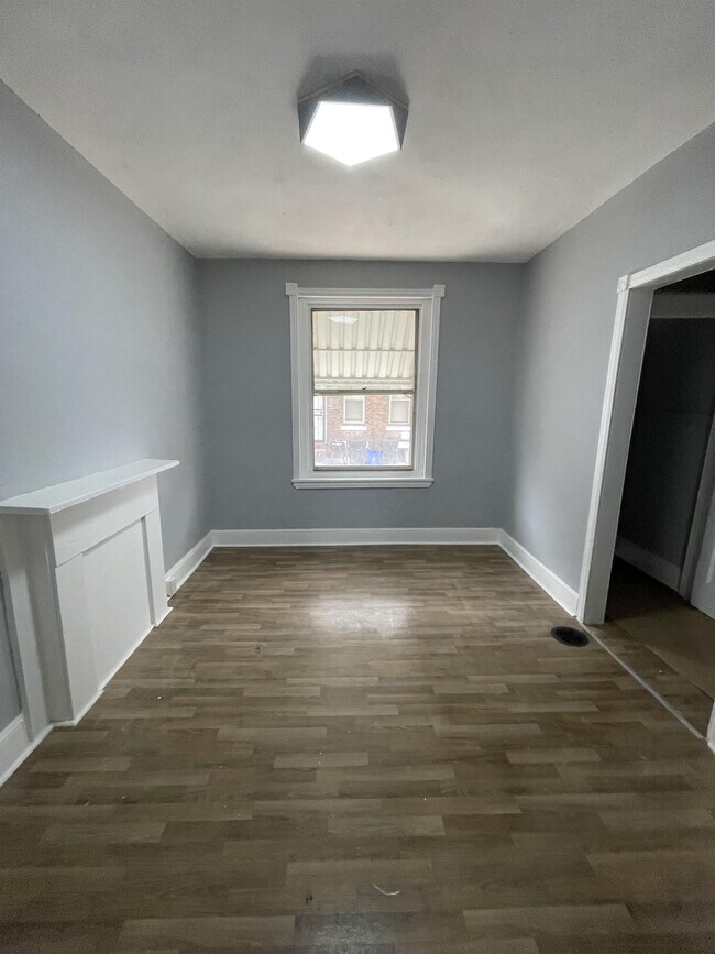 Photo - 1919 Dalkeith St