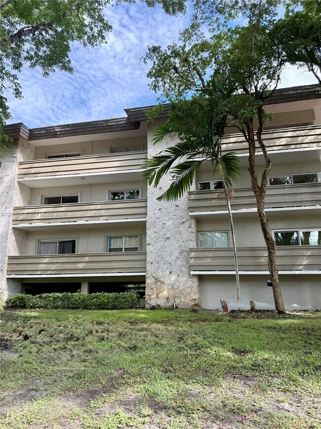 1205 Mariposa Ave Unit 301