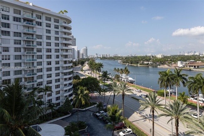 Photo - 5161 Collins Ave Unit 1006