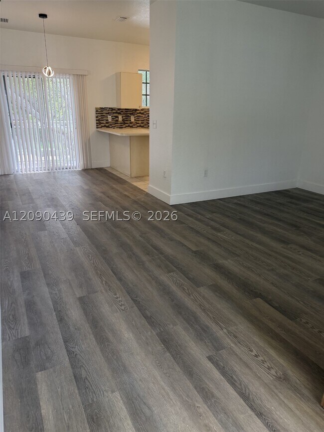 2720 NE 3rd Dr Unit 202