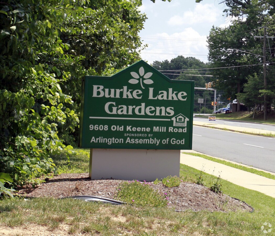 Photo - Burke Lake Gardens