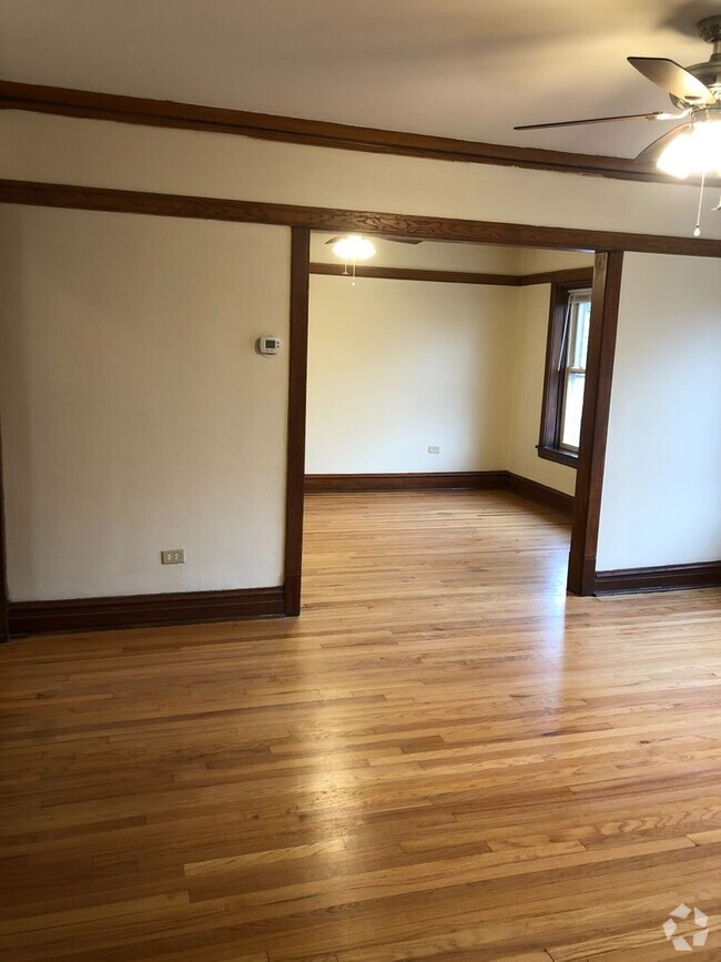 Building Photo - Hermosa Top Floor 1 Bed / 1 Bath Apartment... Unit 2