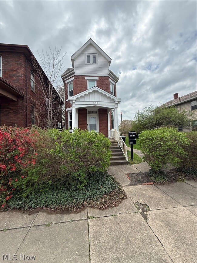 Building Photo - 732 Elberon Ave