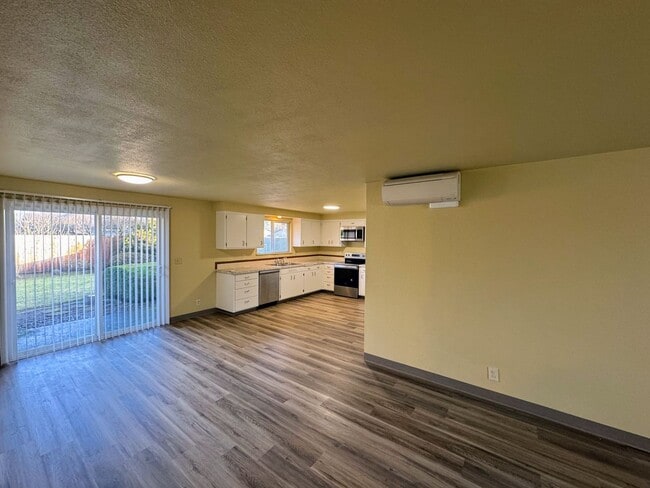 Photo - 2-Bed, 1-Bath Duplex – Great Location!