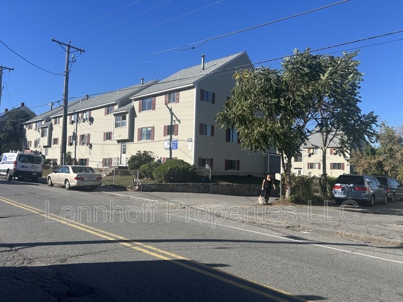 Photo - 871-871 Middlesex St