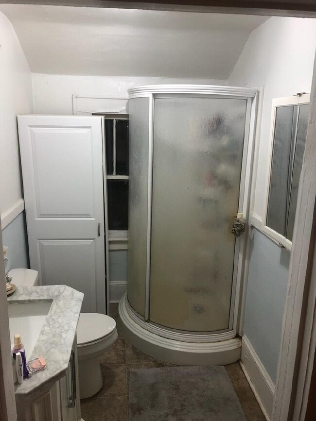 Bathroom - 302 S Summit St Unit A