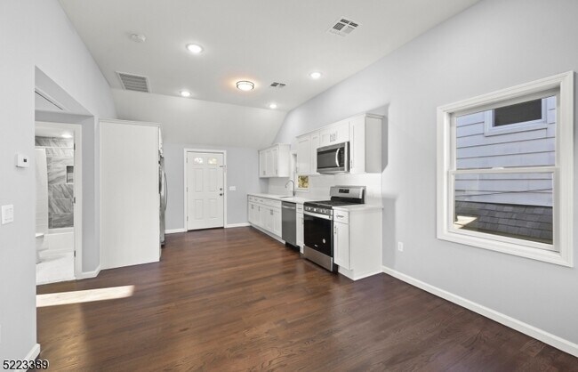 Building Photo - 38 Mill St Rental