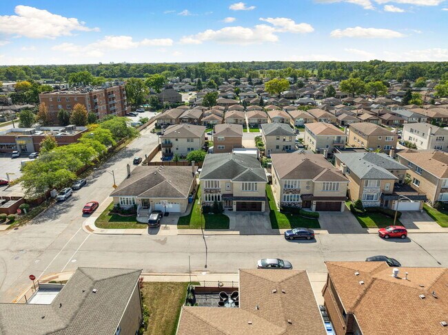 Photo - 8427 W Windsor Ave Unit 1