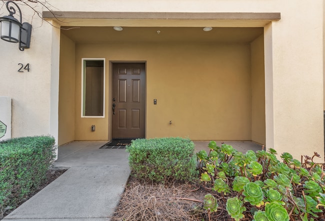 Photo - 1520 W 1st St