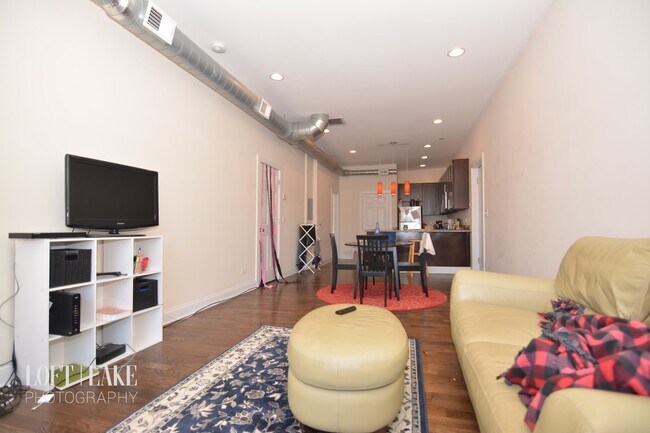 Photo - 1032 N Ashland Ave Unit 2F