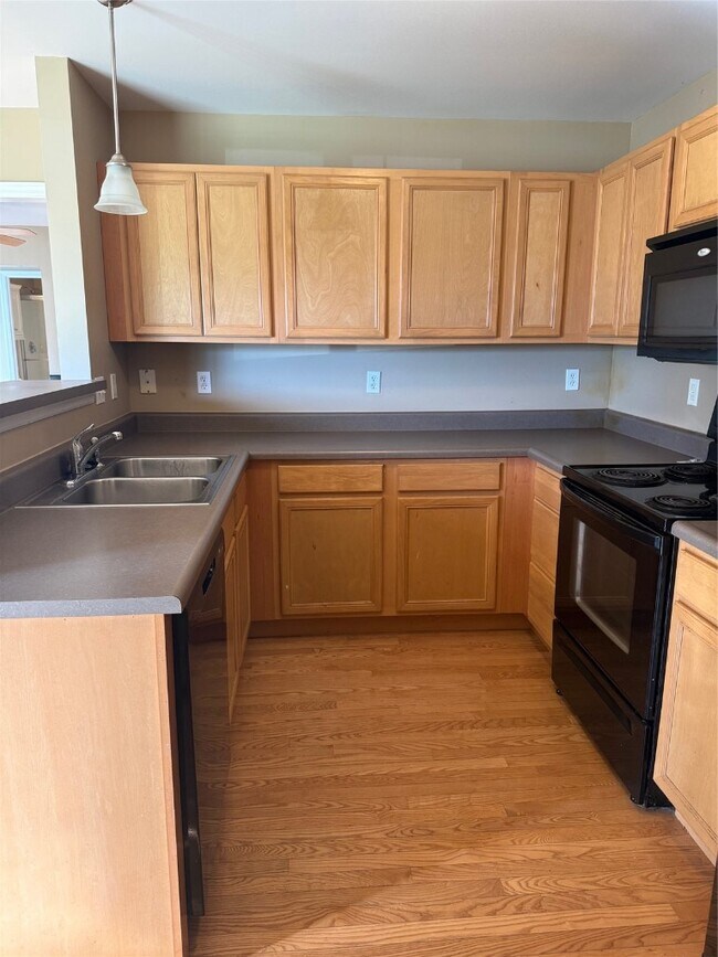 Photo - 213 Countryshire Dr