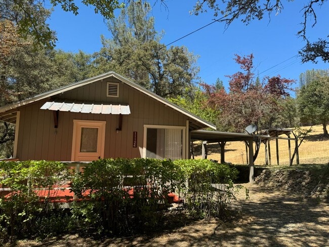 Building Photo - Cute Cottage just outside Nevada City- Pea... Rental