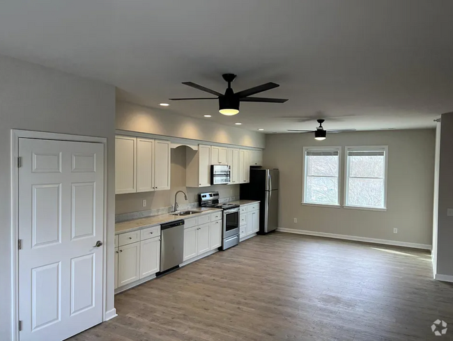 Building Photo - 107 Screven St Unit C Rental