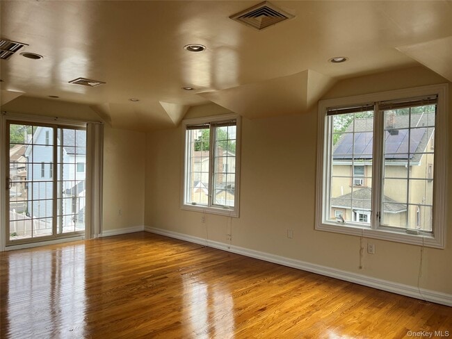 27-07 Murray Ln Unit Second floor