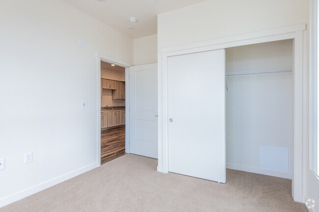 2 BR, 1 BA