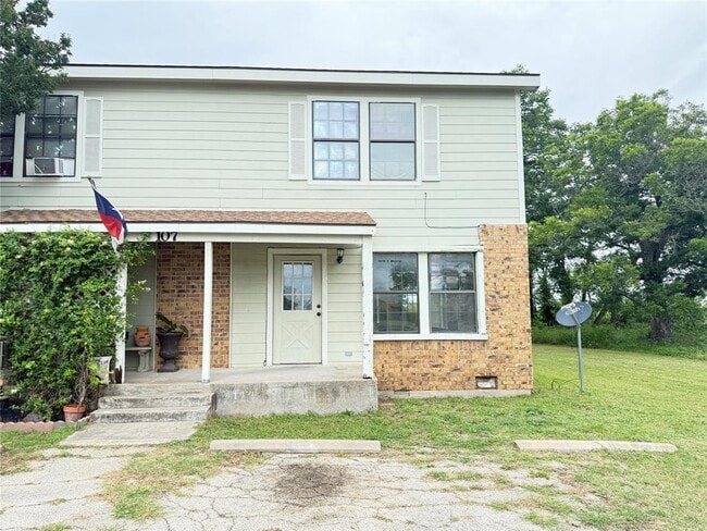 Photo - 107 E Moerbe Townhome