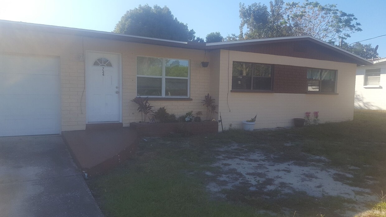 3 bedroom one bath with garage - 3 bedroom one bath with garage