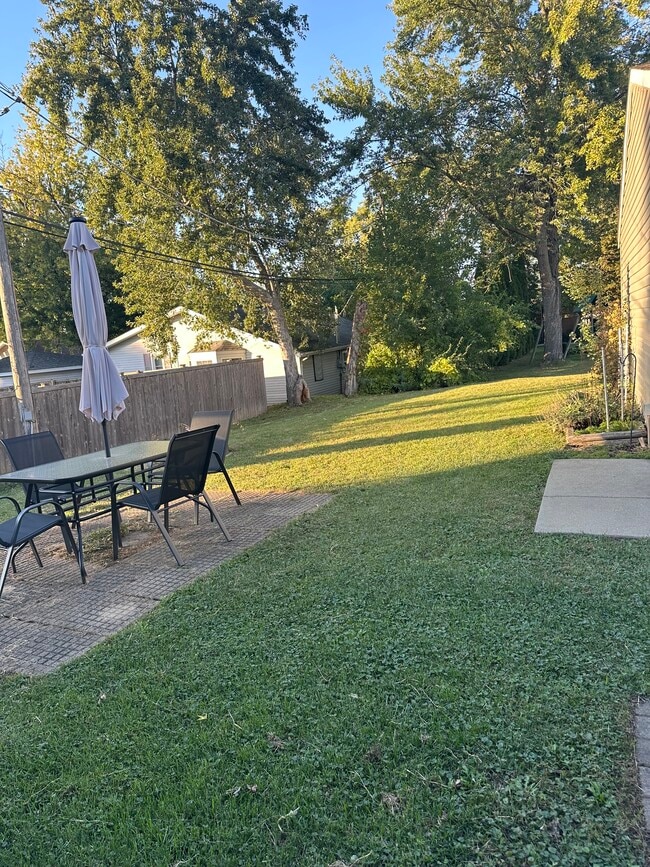 Photo - 220 Thornton St