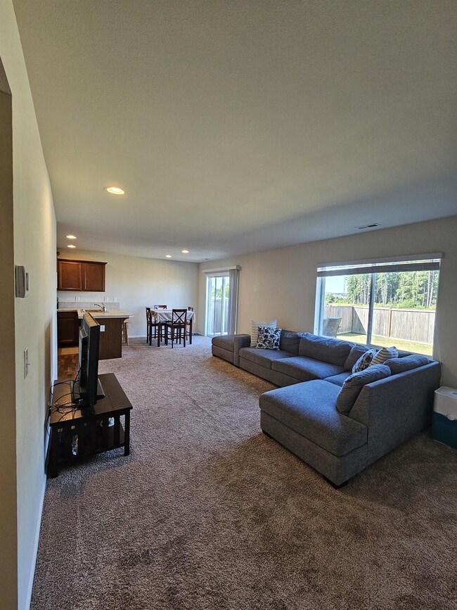 Photo - 2417 Fiddleback St NE