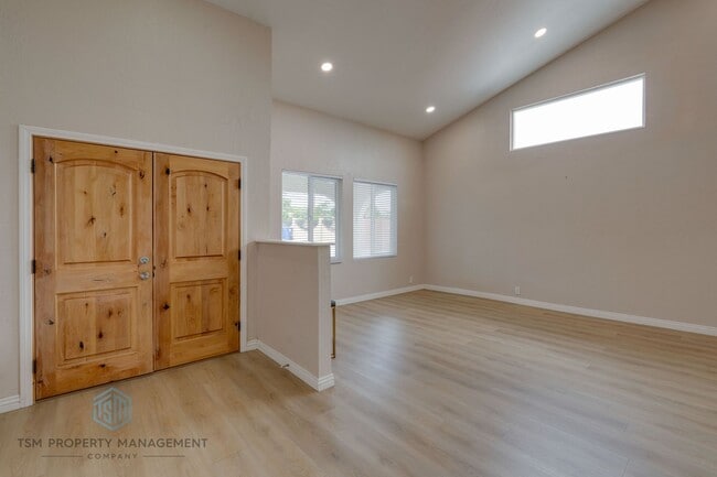 Photo - 13635 Arrow Route Unidad 1. Front 3 Bed 2 Bath